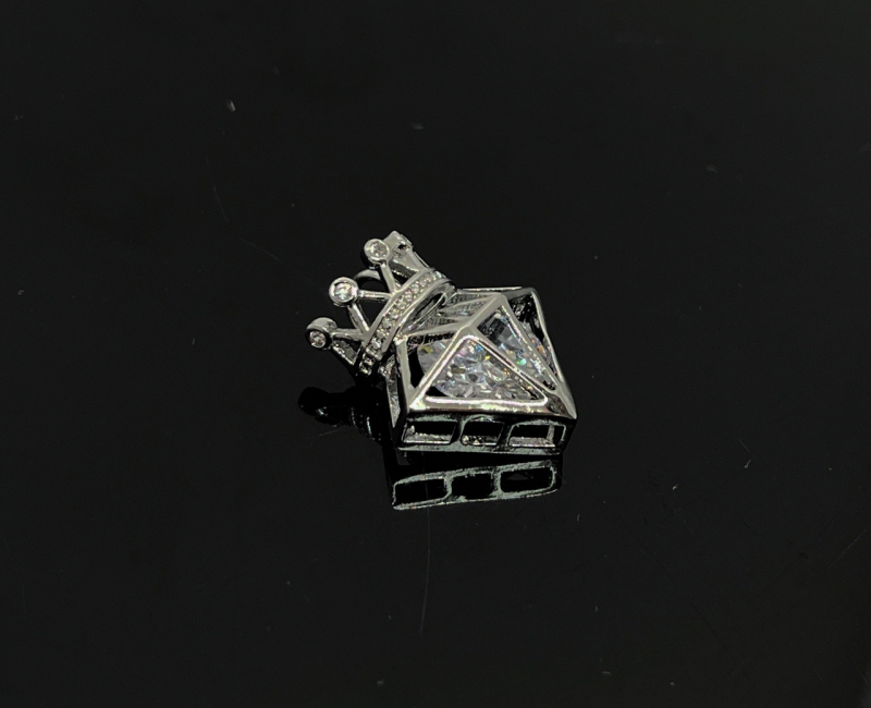Подвеска в виде кристалла с короной цвет серебро размер 18,5,*17,6мм Серебро