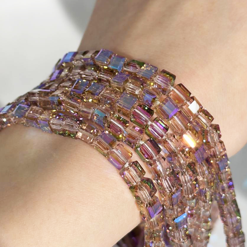Бусины стеклянные форма кубик размер 6*5мм цвет розовый с отливом